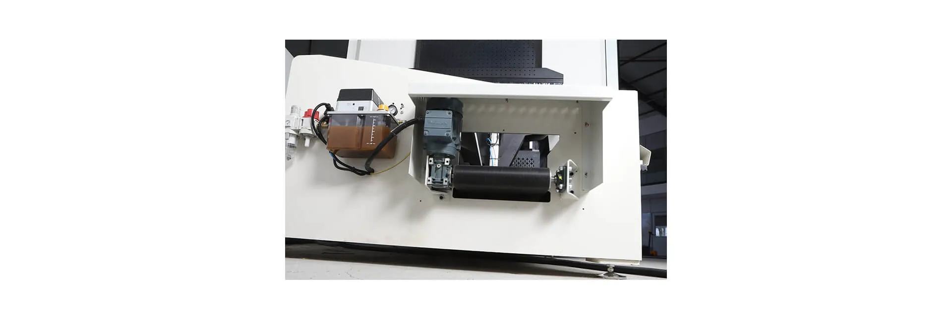 Centre de découpe et d&rsquo;usinage de profilés CNC INO Apollo à 5 axes