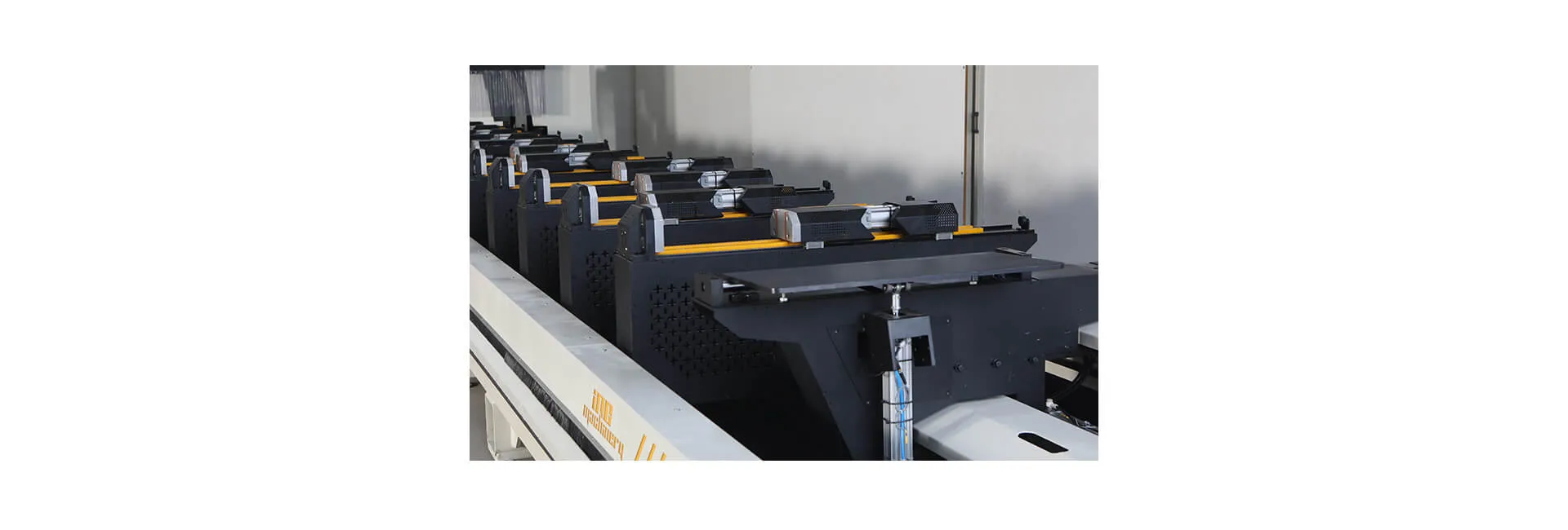 Centre de découpe et d&rsquo;usinage de profilés CNC INO Apollo à 5 axes