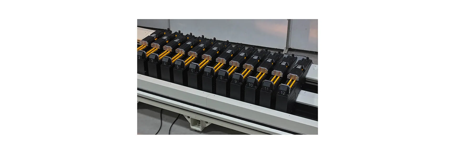 Centre de découpe et d&rsquo;usinage de profilés CNC INO Apollo à 5 axes