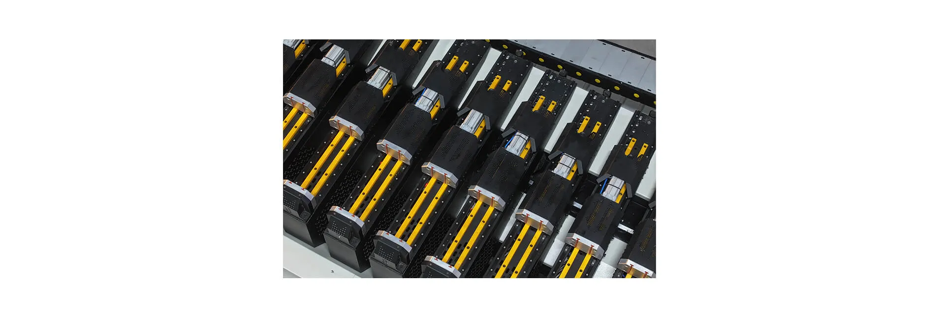 Centre de découpe et d&rsquo;usinage de profilés CNC INO Apollo à 5 axes